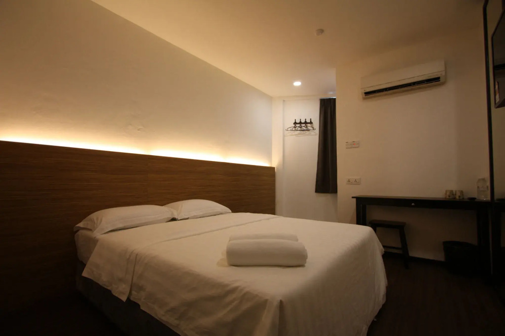 Place2Stay - Opposite Hilton