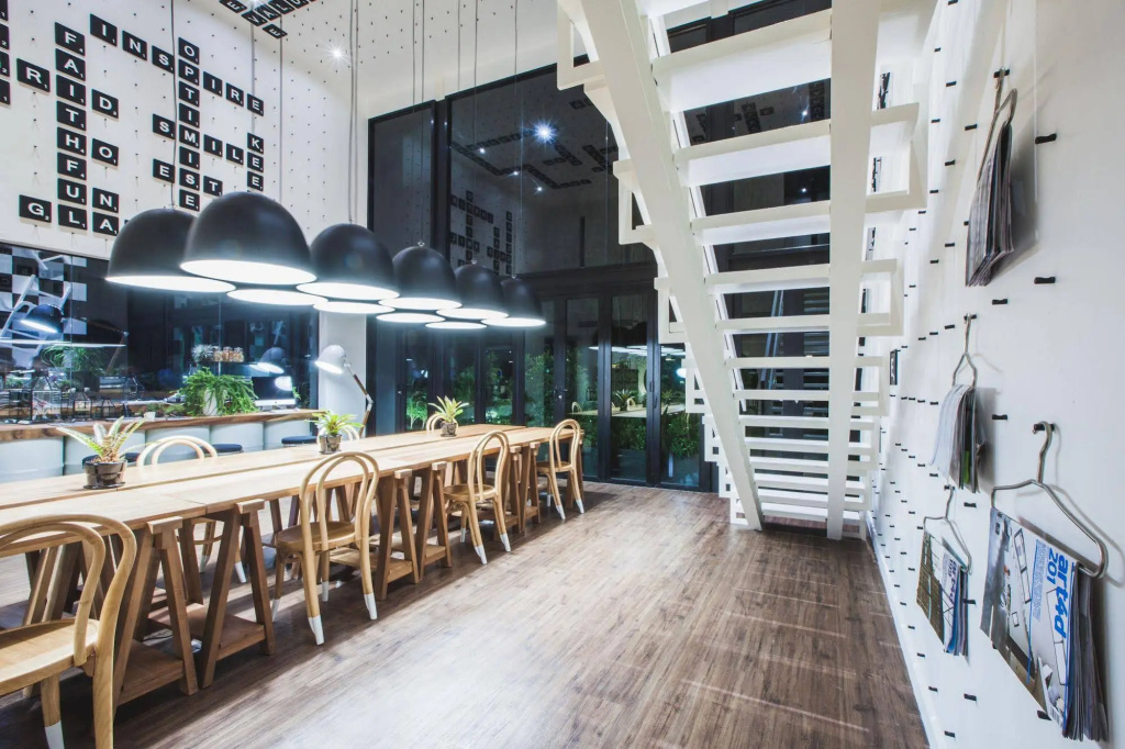 Blu Monkey Hub and Hotel Phuket Town- Free All Day Coworking space