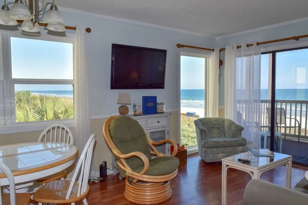 Palmetto Dunes Condominium 205 - 3 Br Condo