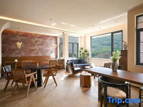 Shiwai Qilan Homestay (Kangding Love Song Square Liuliu City)