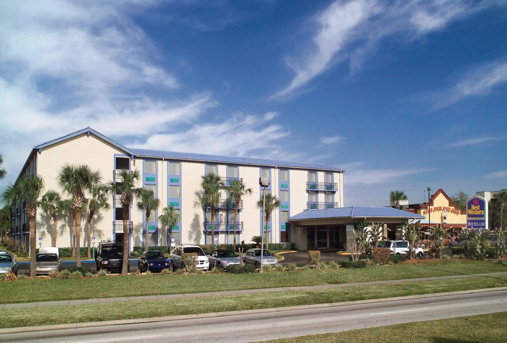 Monumental Movieland Hotel