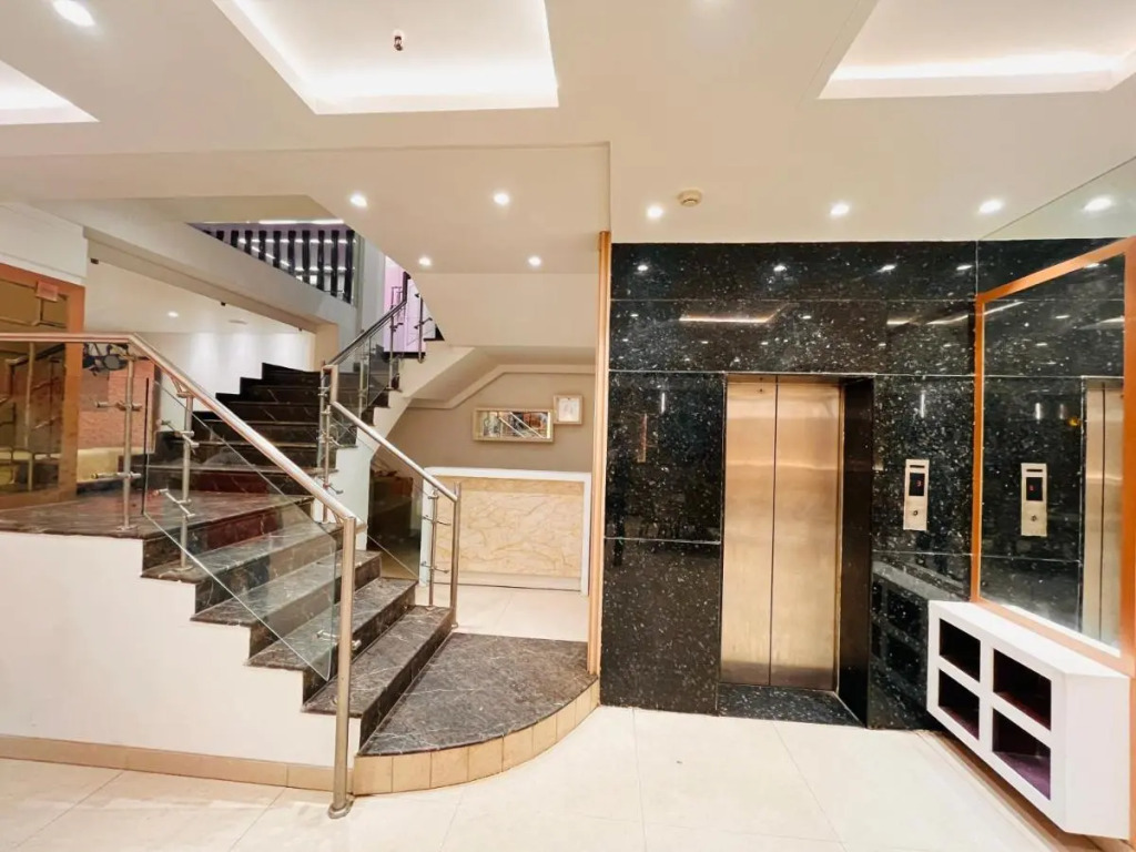 Qotel Hotel AT Residency Kaushambi