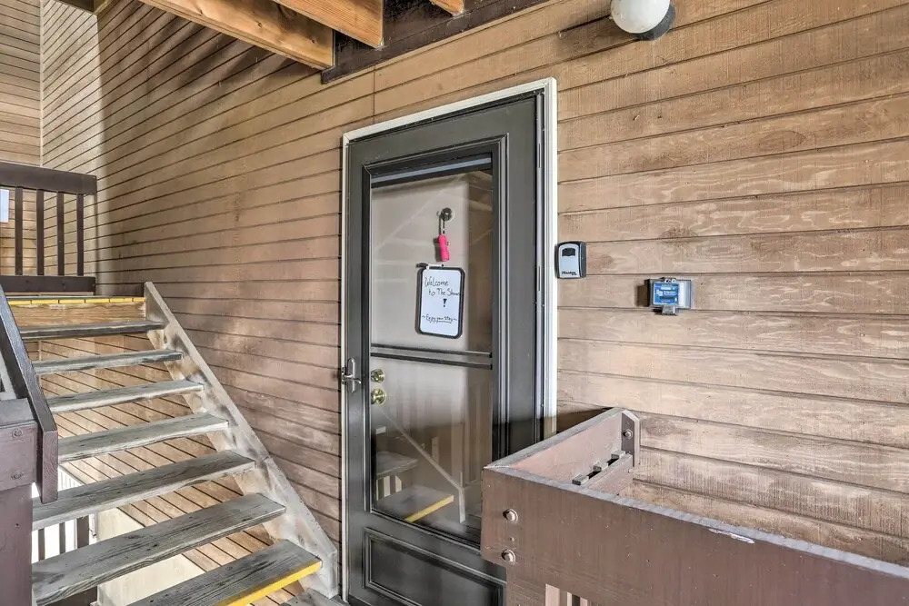 The Shores Condo w/ Beach Access < 2 Mi to Dtwn!