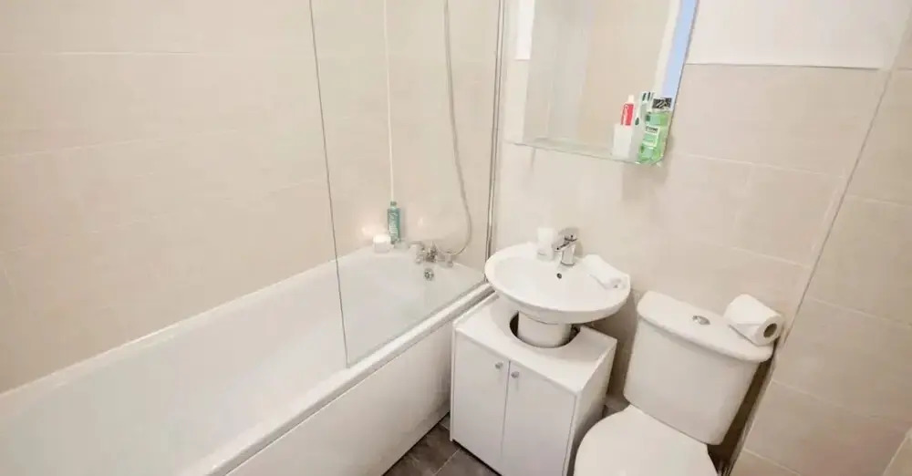 GF Apartment Near City Centre With Gated Parking