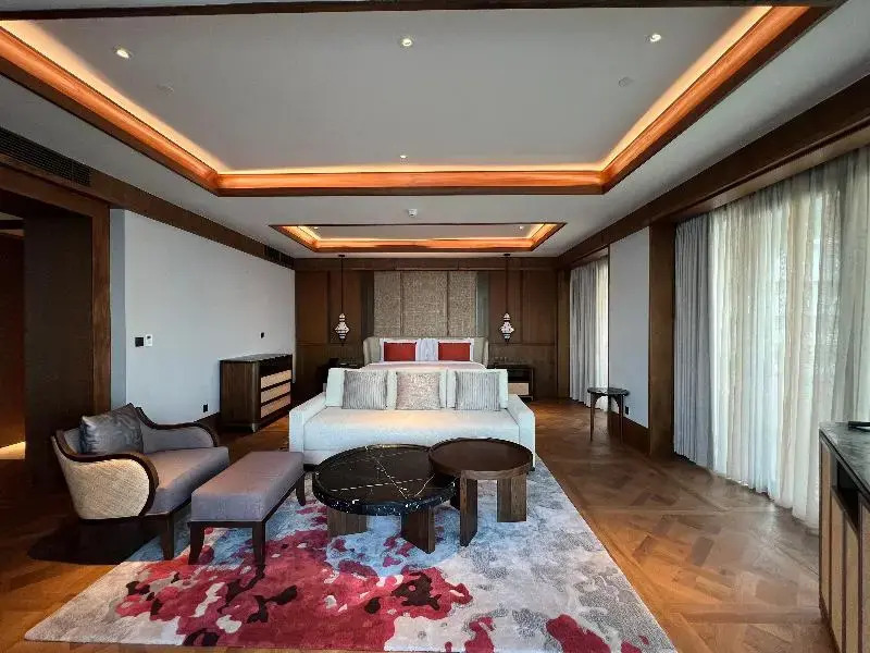 Люкс Presidential с балконом в Отель Bali Beach