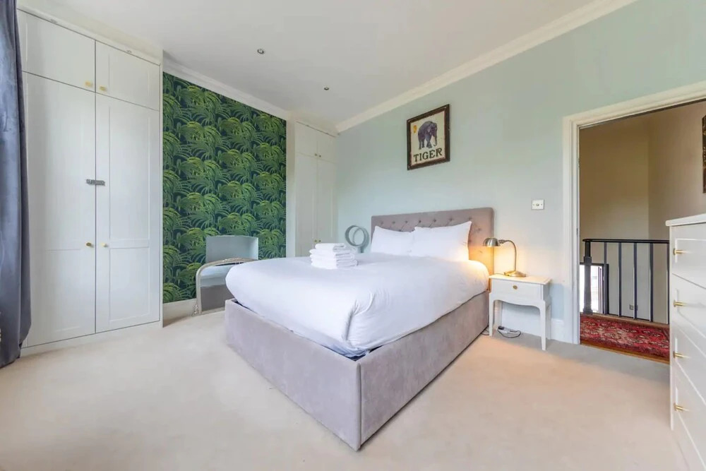 Stylish 2 Bedroom Home in Islington With Garden