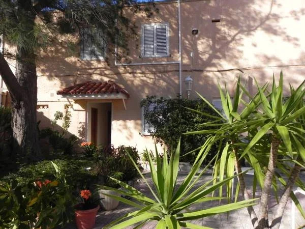 Eco Avenida Hotel & Parking