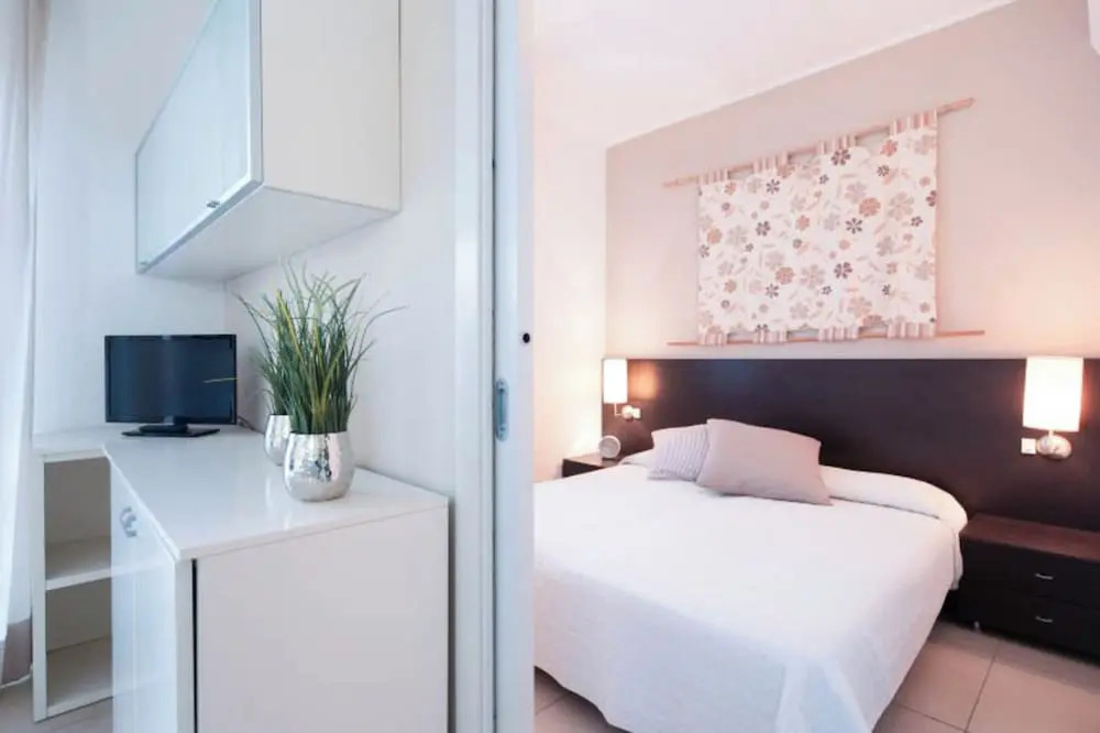 Modern Studio With Pool Access