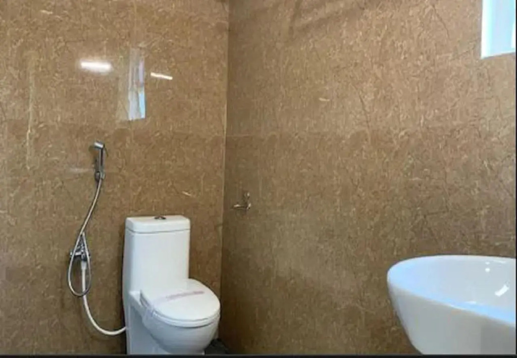 Sri Aadhish Grand Hotel
