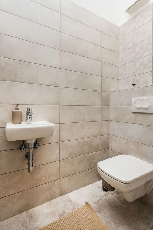 Venus Apartments - Westside Residence