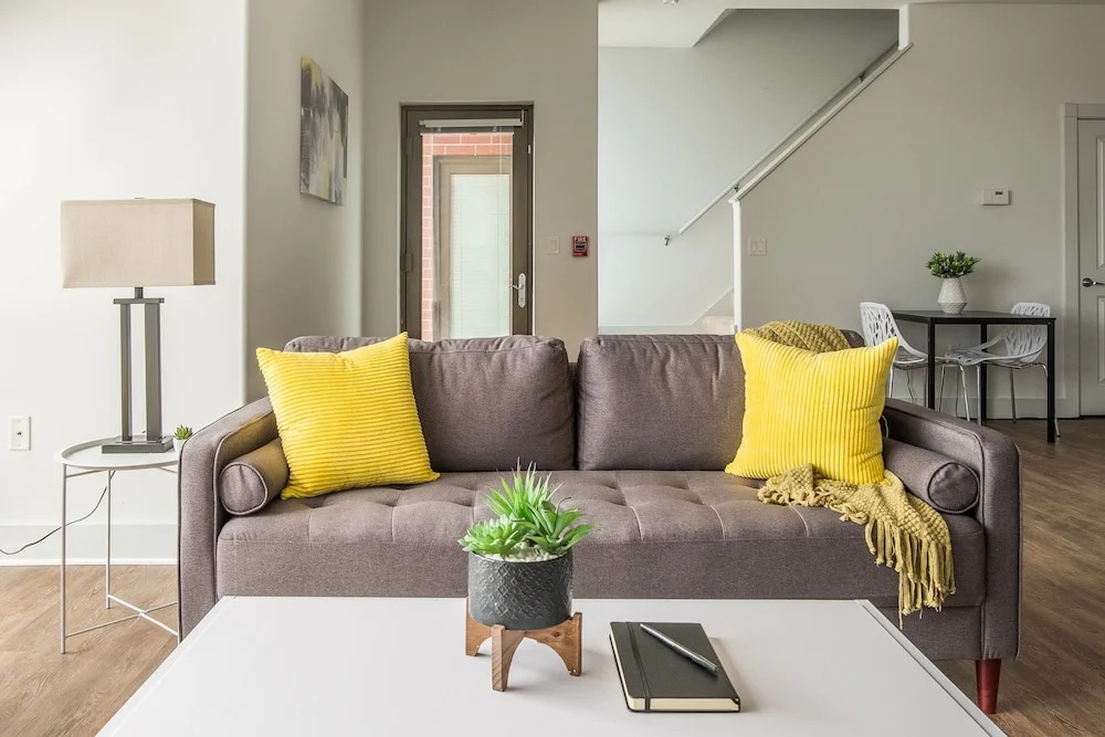 Spacious Townhome w Parking by Frontdesk