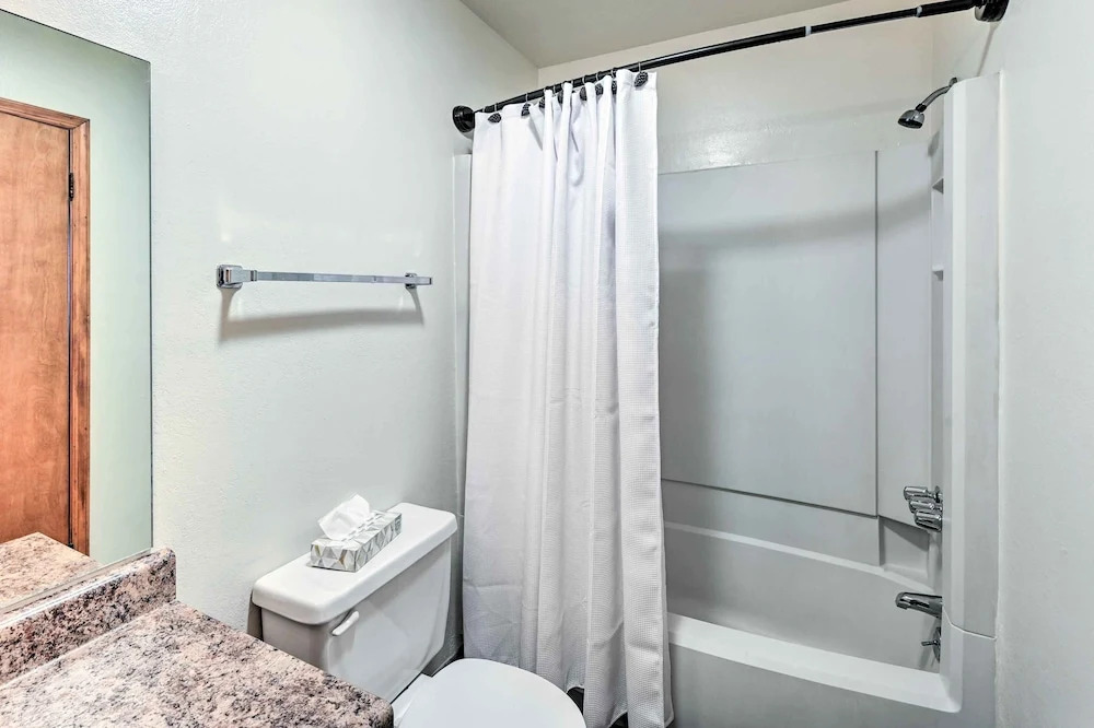 Hike + Relax Poolside! Unit 3 Mi to Dtwn Steamboat