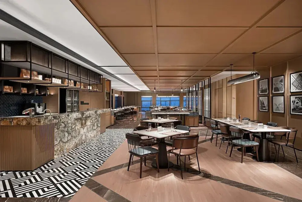 Отель Four Points by Sheraton Chengdu Chunxi Road