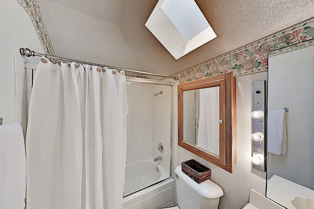 Waterfront Sea W/ Bay Views, Pools & Golf 2 Bedroom Cottage