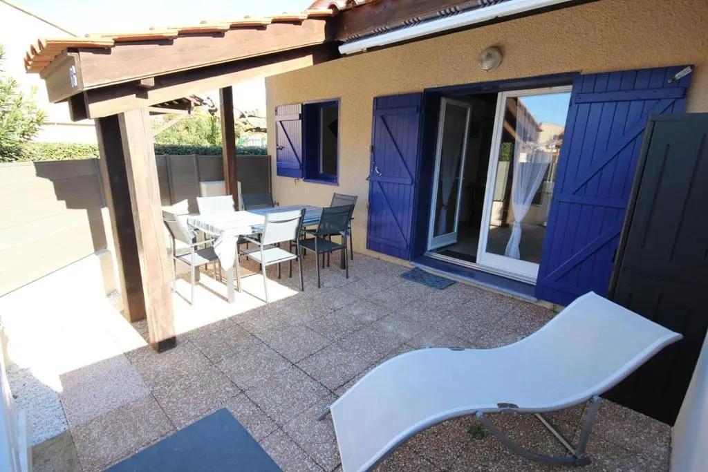 Belle villa 5 couchages a 100 m de la plage 1 chambre 1 grande mezzanine terrasse ombragée parking dans résidence sécurisée LRVM66
