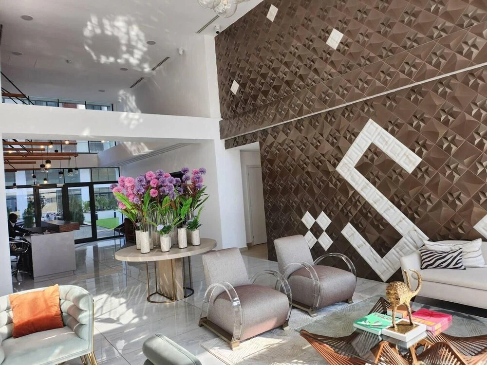 Luxurious & Comfy Gem-5 Star Location-pools, Gym!