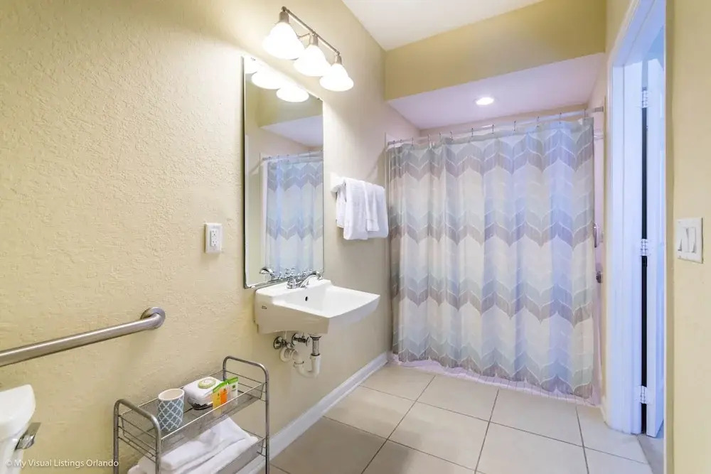 Spacious Vista Cay Townhome Newly Furnished