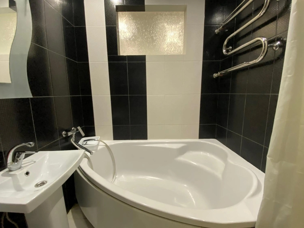 Spacious 1-bedroom near Most City Center