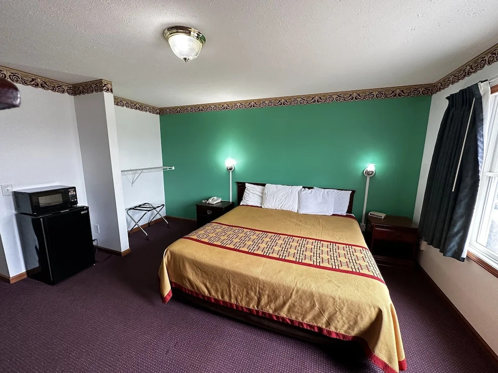 Attica Inn