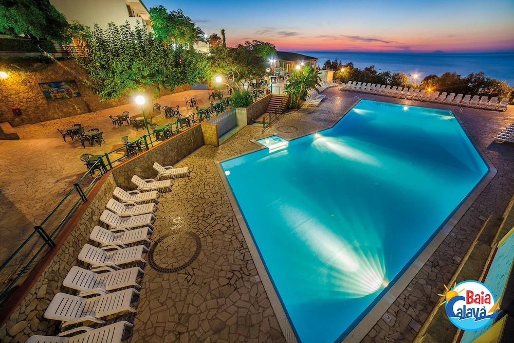 Baia Calavà Hotel e Residence