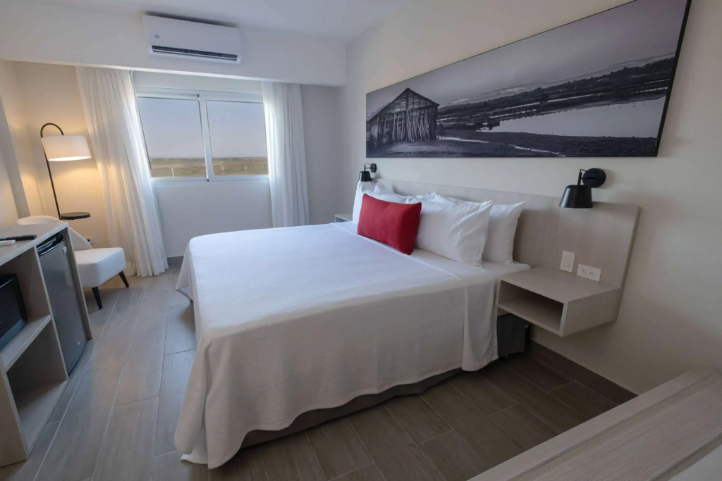 Super 8 by Wyndham Manzanillo