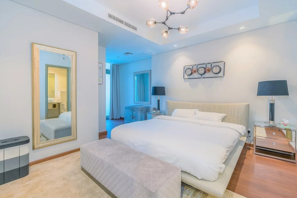 Luxurious 2B With Burj Views in Business Bay