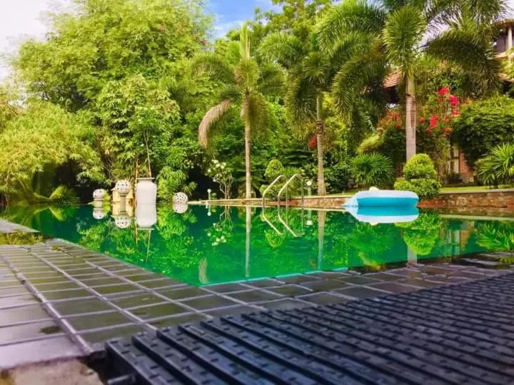 Eagles Nest Cabanas