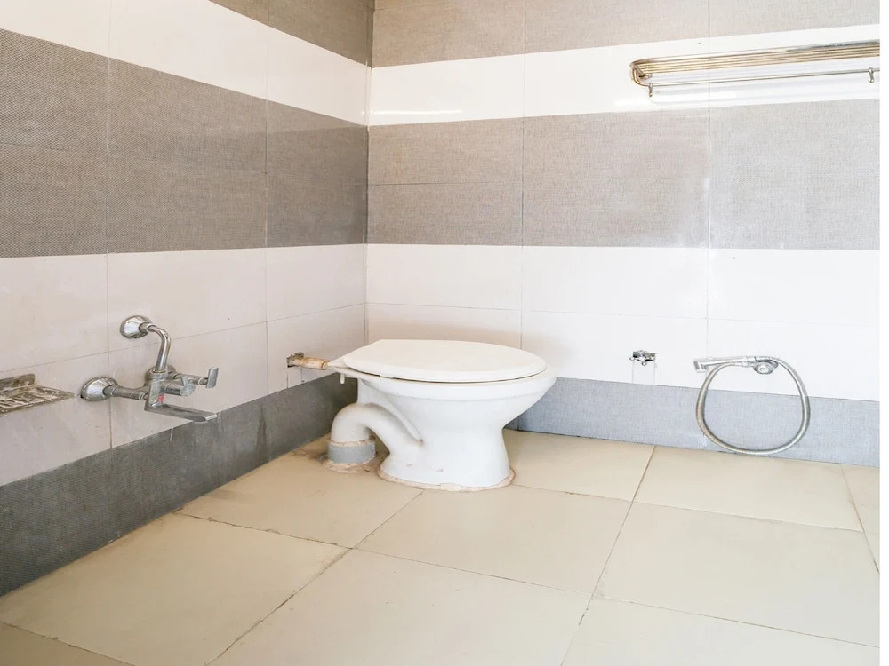 OYO 11427 Hotel Kalyan