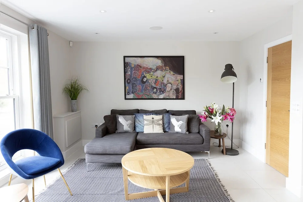 Immaculate Central Windsor Town House with parking