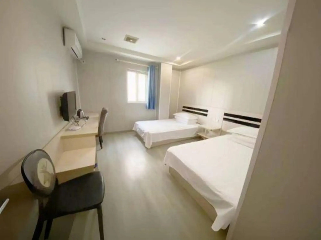 Lulu Hotel (Longmian Avenue Subway Station Branch)