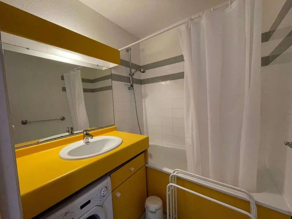 Appartement 3 pièces avec balcon, piscine et parking à proximité de la mer - 6 couchages - FR-1-224C-188