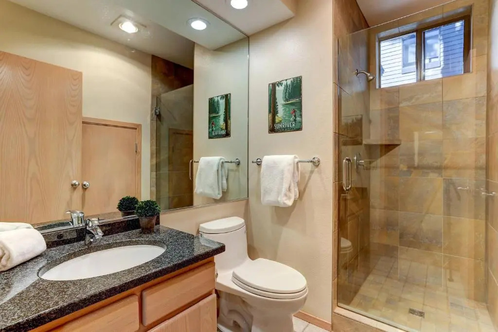 22 Eaglewood Condo