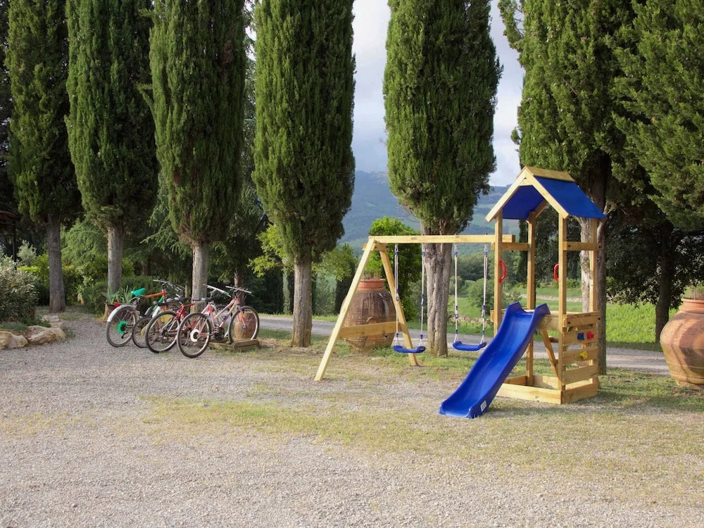 Apartment in Radda With Garden