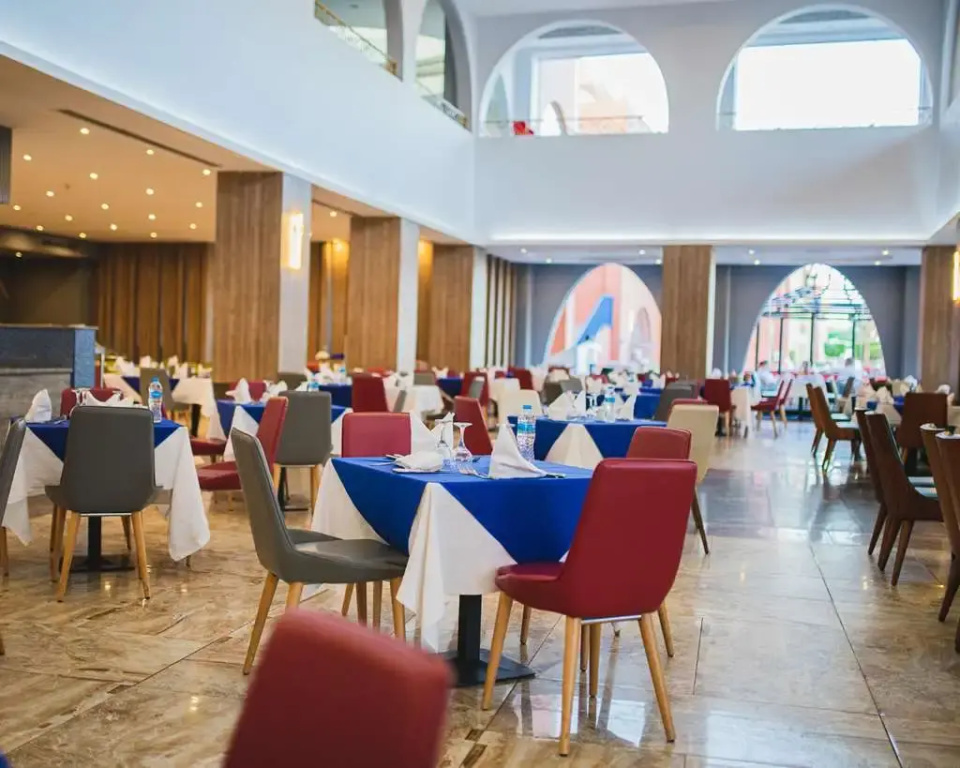 Titanic Palace - Families and Couples only