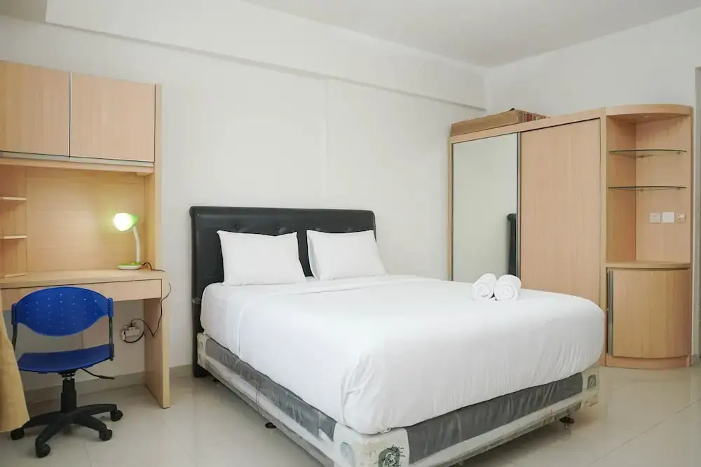 Minimalist Studio Park View Condominium Apartment near Mall