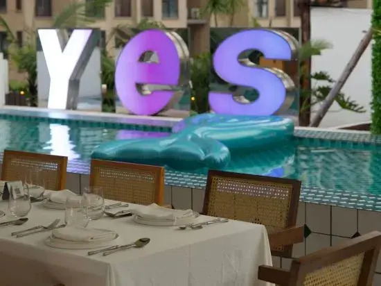 THE  YES  Hotel