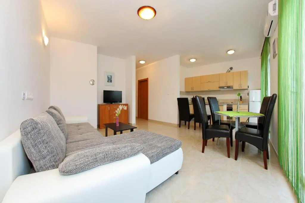 Apartment Village Nin
