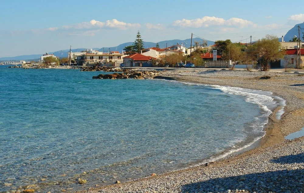 Awesome Home in Kato Assos Peloponne With Wifi and 5 Bedrooms