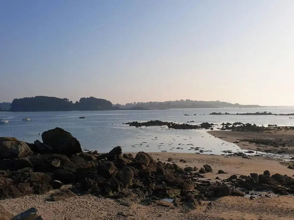 Maison bretonne rénovée à 300m de la plage avec jardin clos, WIFI, et équipements pour bébé - FR-1-368-64