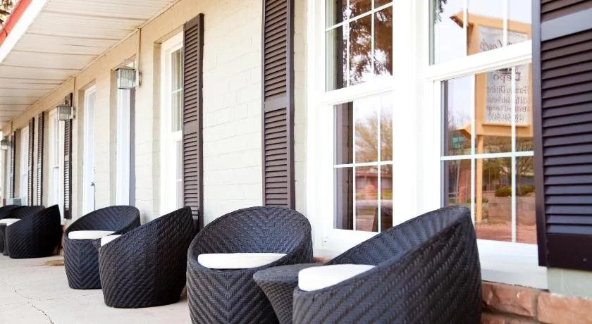 The Flagstone Boutique Inn & Suites
