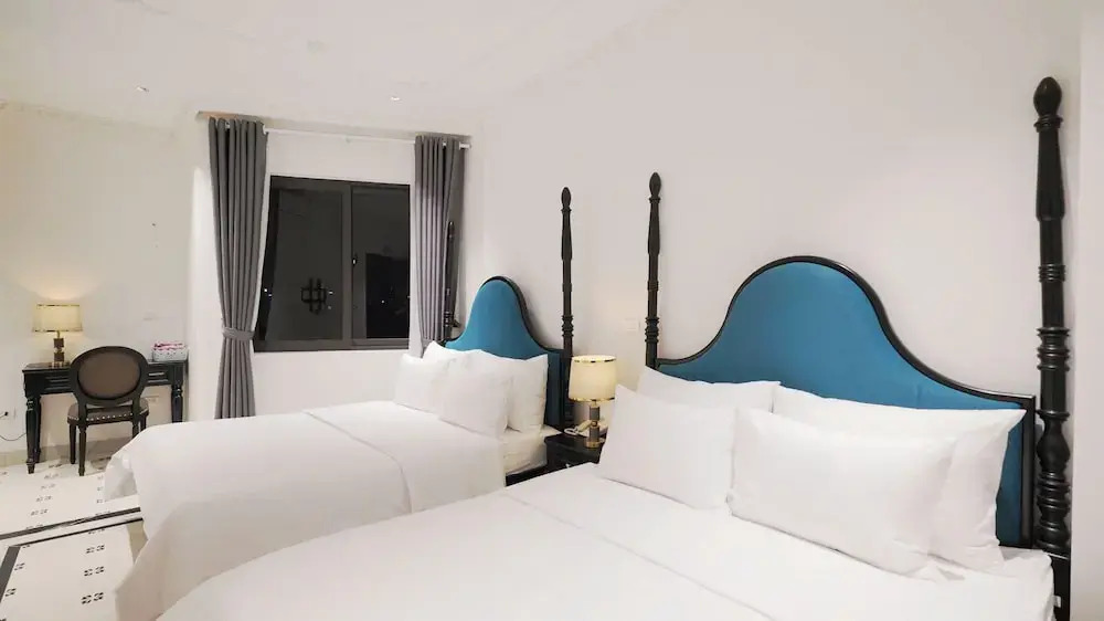 Royal Hotel - Trinh Van Bo, Nam Tu Liem