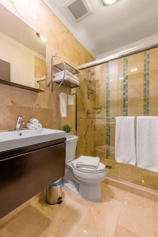 Luxury 1BR Condo Great Location Amenities