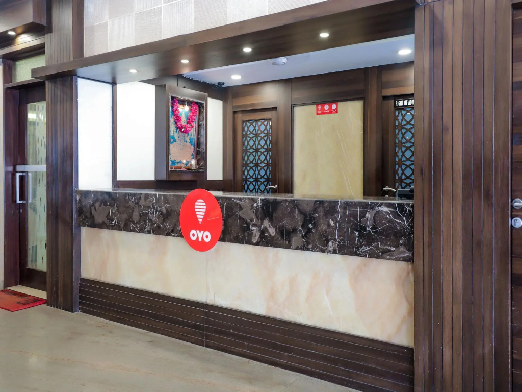 OYO 17278 Hotel Srinivas