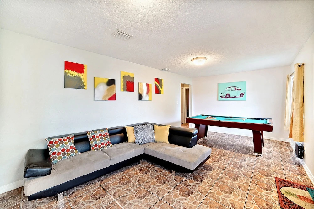 3BR House in Tampa by Tom Well IG - 2911