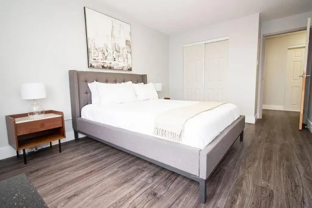 Modern 1BR condo with great view Free parking
