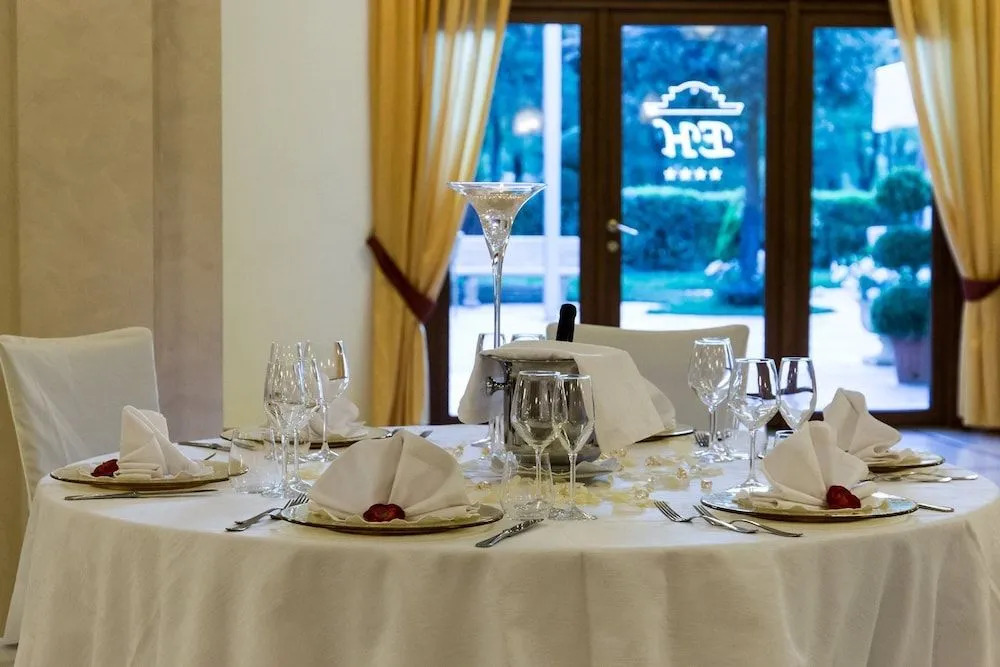 Elia Hotel