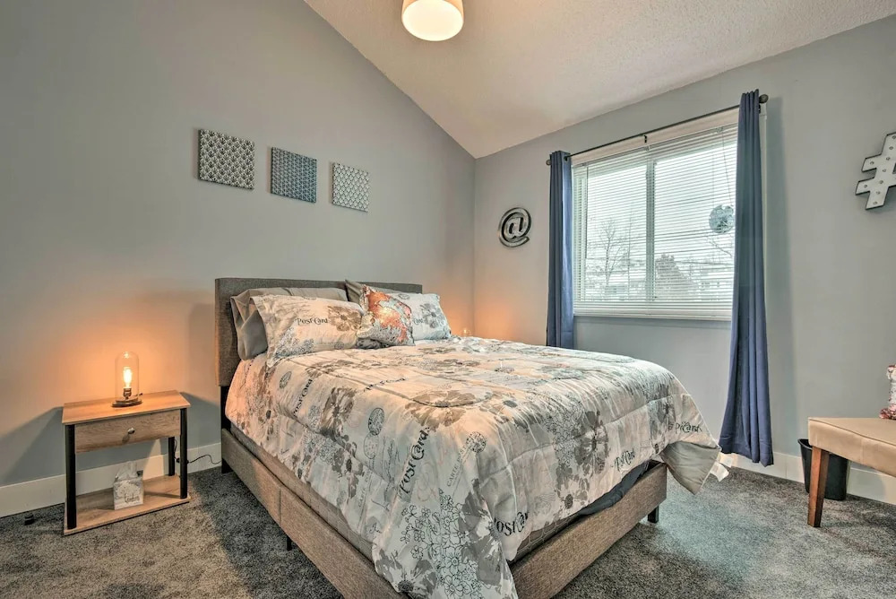 Near Mt Airy Casino: Mount Pocono Condo w/ Balcony