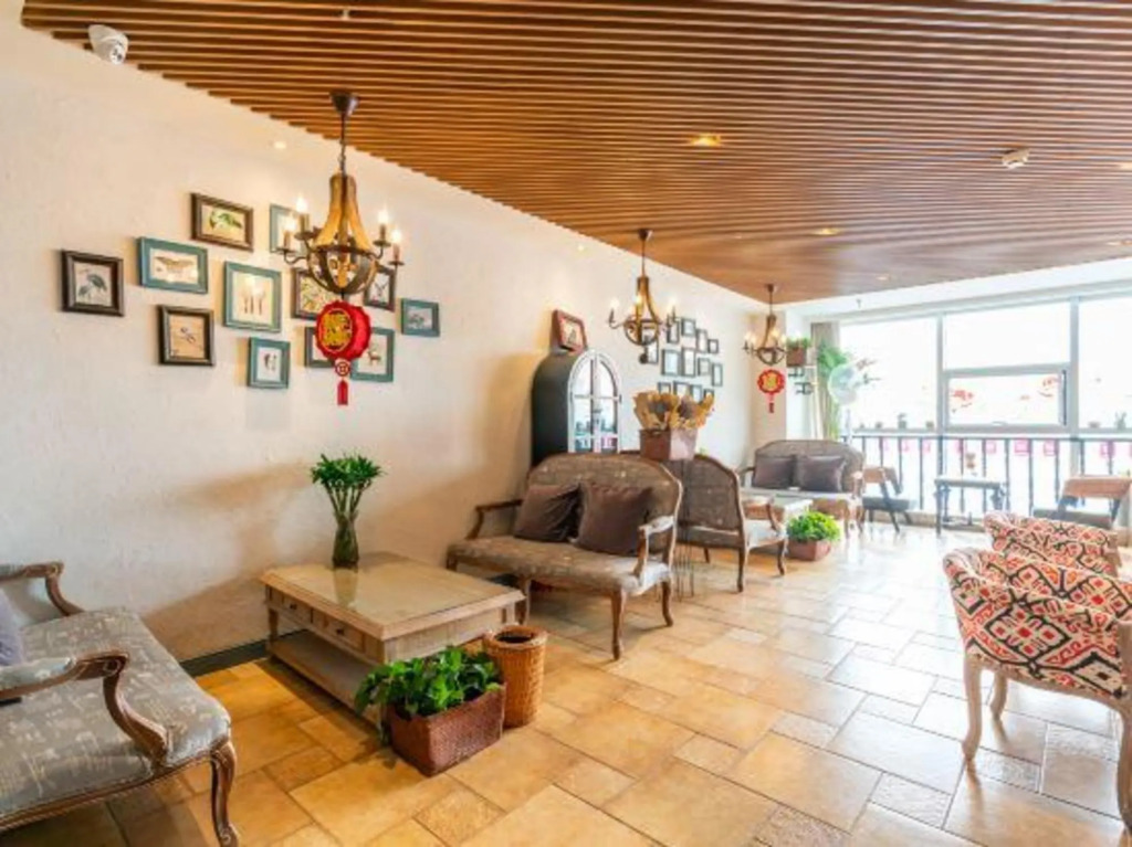 Half Acre City Lodge (Zhengzhou East Railway Station Exhibition Center)