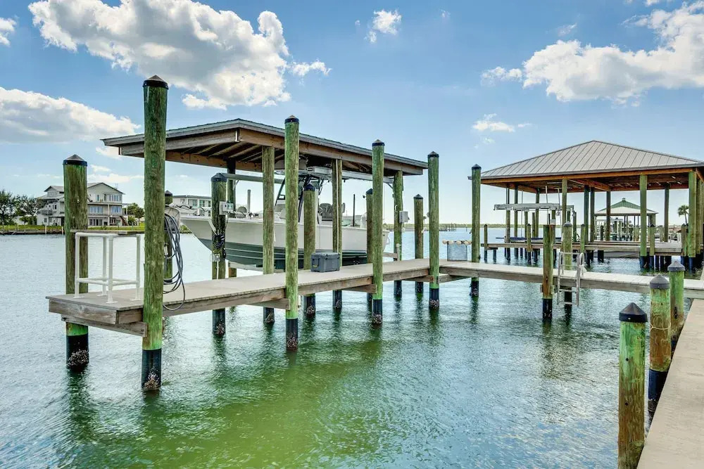 4 Mi to Englewood Beach: Boating & Fishing Escape
