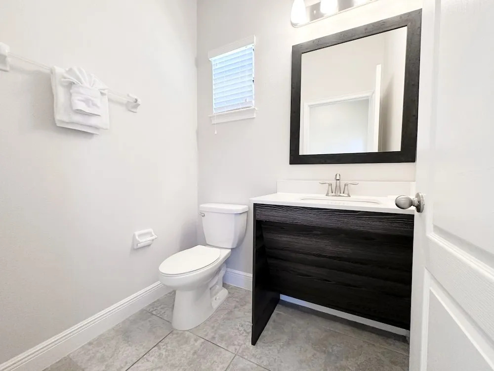 Balmoral Resort-210bp 4 Bedroom Home by RedAwning